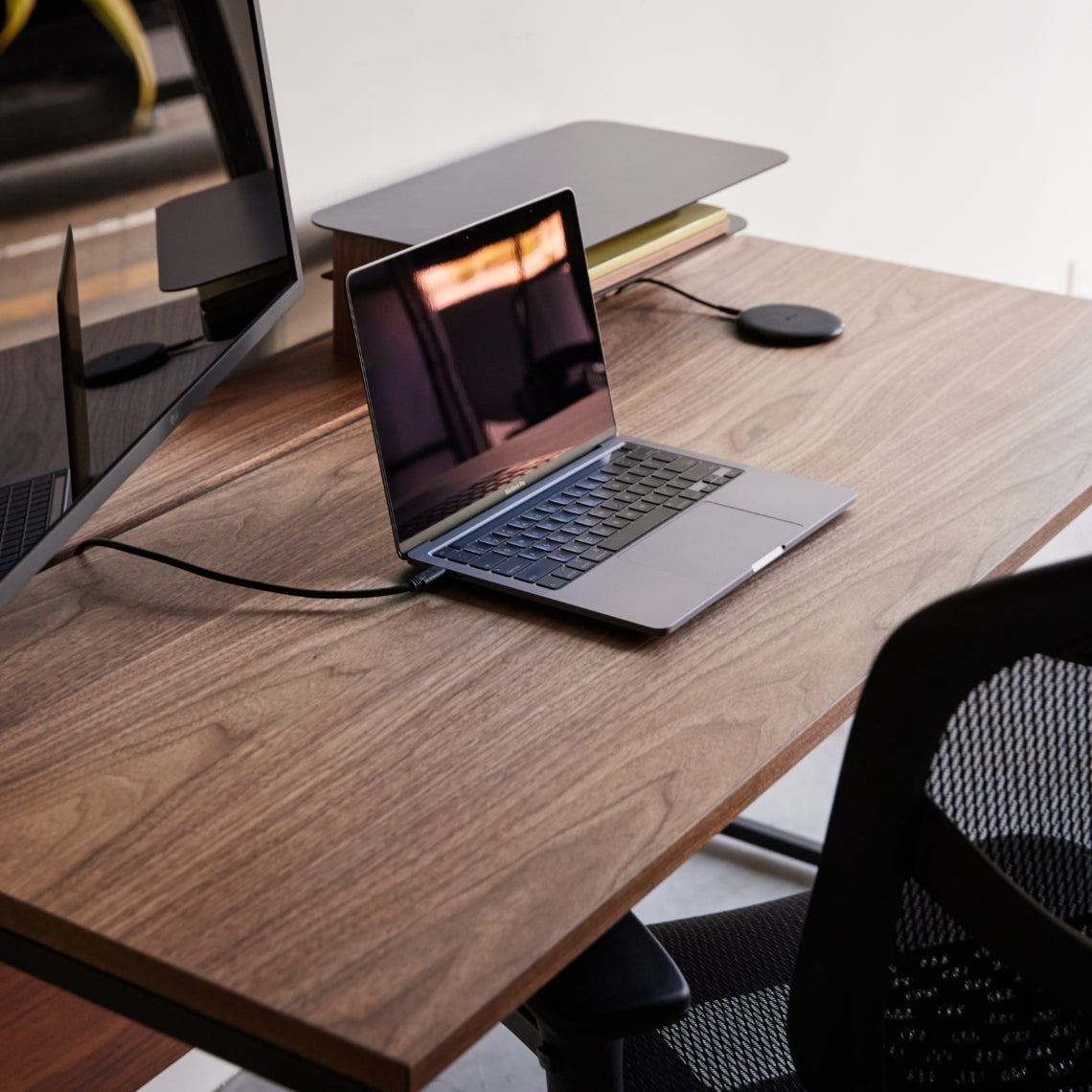 WAAKstation 2 [ワアクステーション2]は 配線が整理しやすい在宅ワークデスク