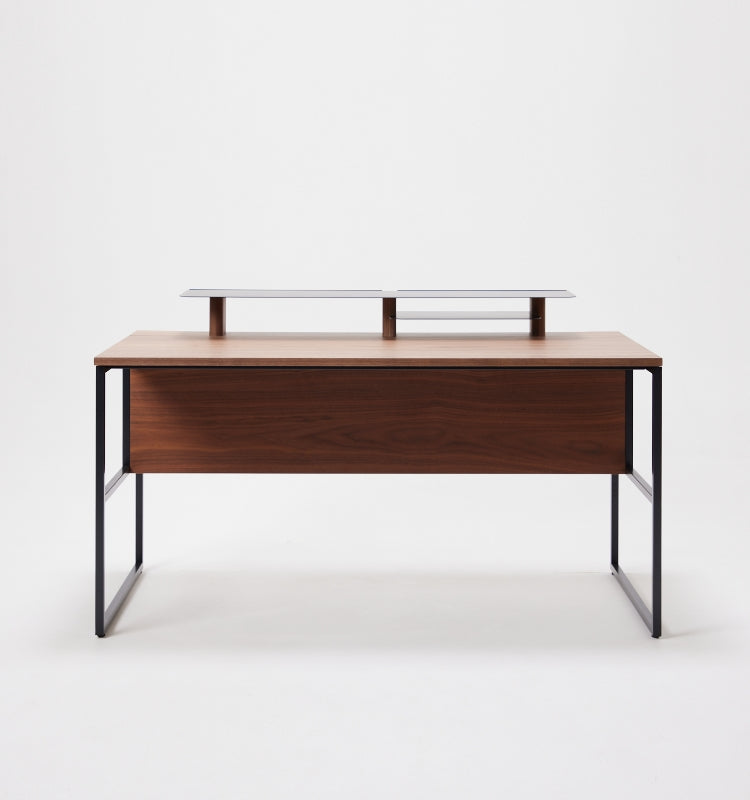 オプションで選べる専用棚。デスクの材質に合わせてウォールナットとオークからお選びいただけます。